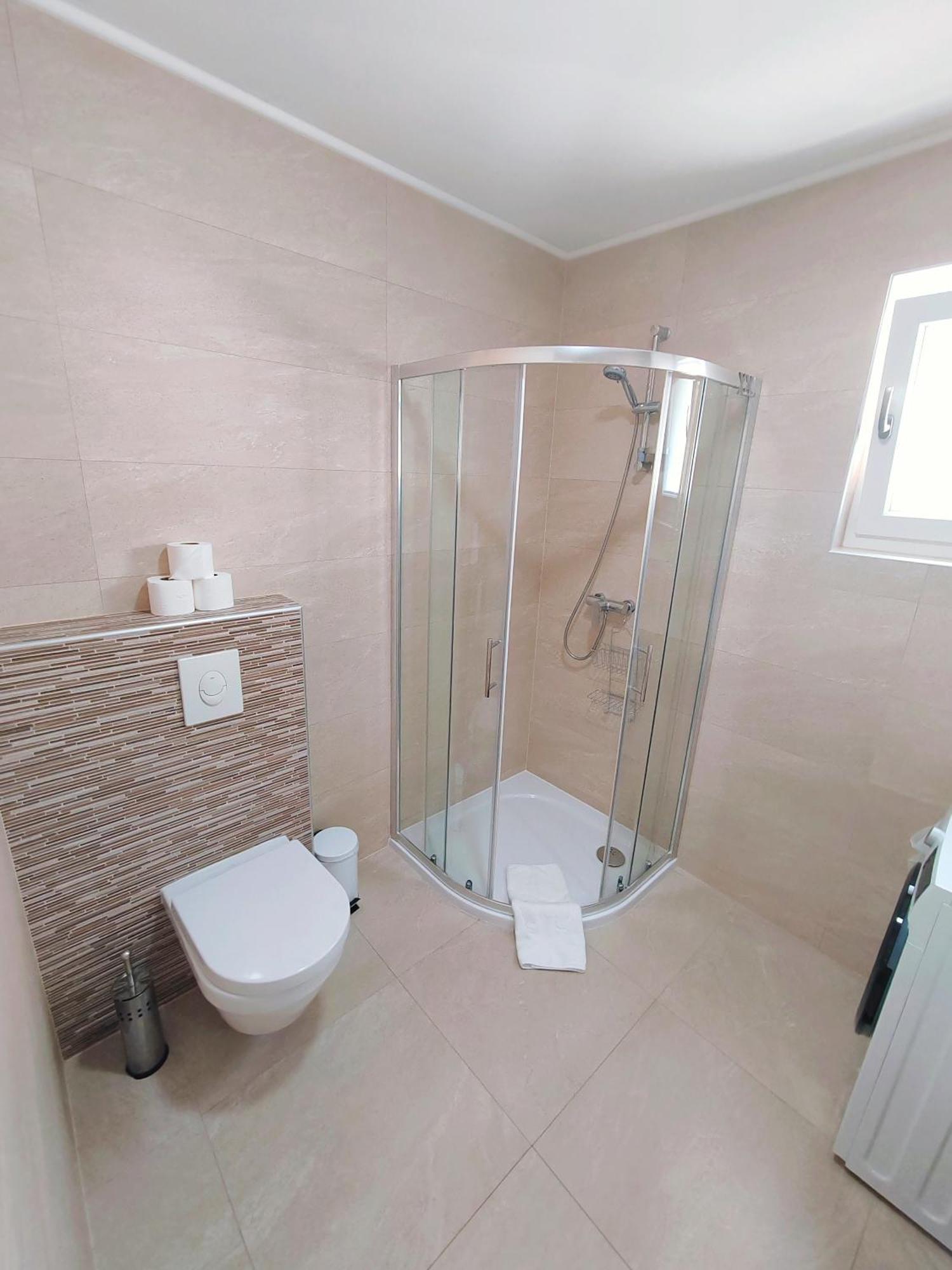 L&L Apartmani 1 Bol Esterno foto